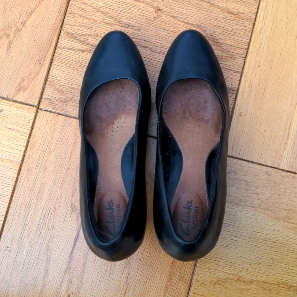 Black Leather Clark Pumps